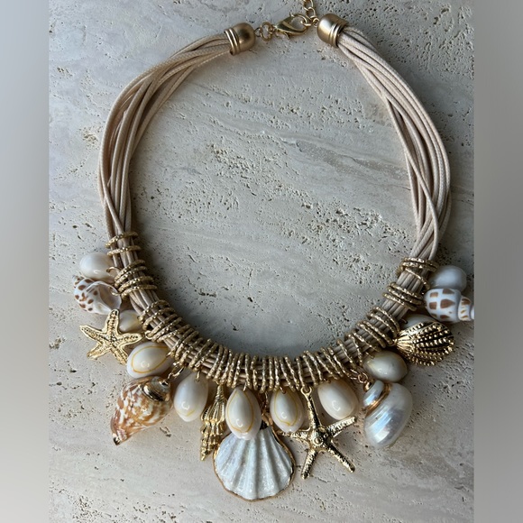 NWT Genuine SEASHELL NECKLACE With Gold Charms, Summer Jewelry, Resort Ready - Picture 6 of 9